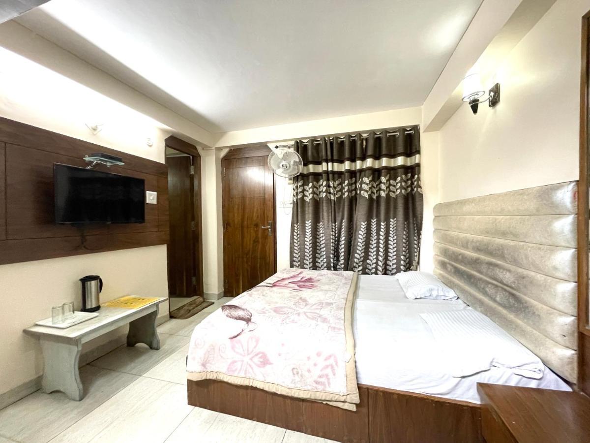 Hotel Prince ! Nainital Mall Road-Prime-Location In-Front-Of-Naini-Lake Hygiene-And-Spacious-Room ภายนอก รูปภาพ