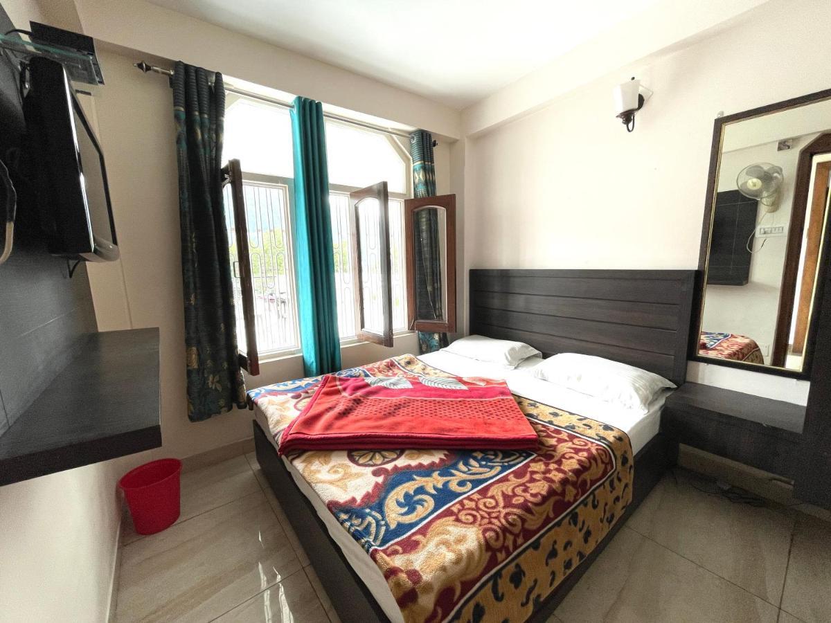 Hotel Prince ! Nainital Mall Road-Prime-Location In-Front-Of-Naini-Lake Hygiene-And-Spacious-Room ภายนอก รูปภาพ