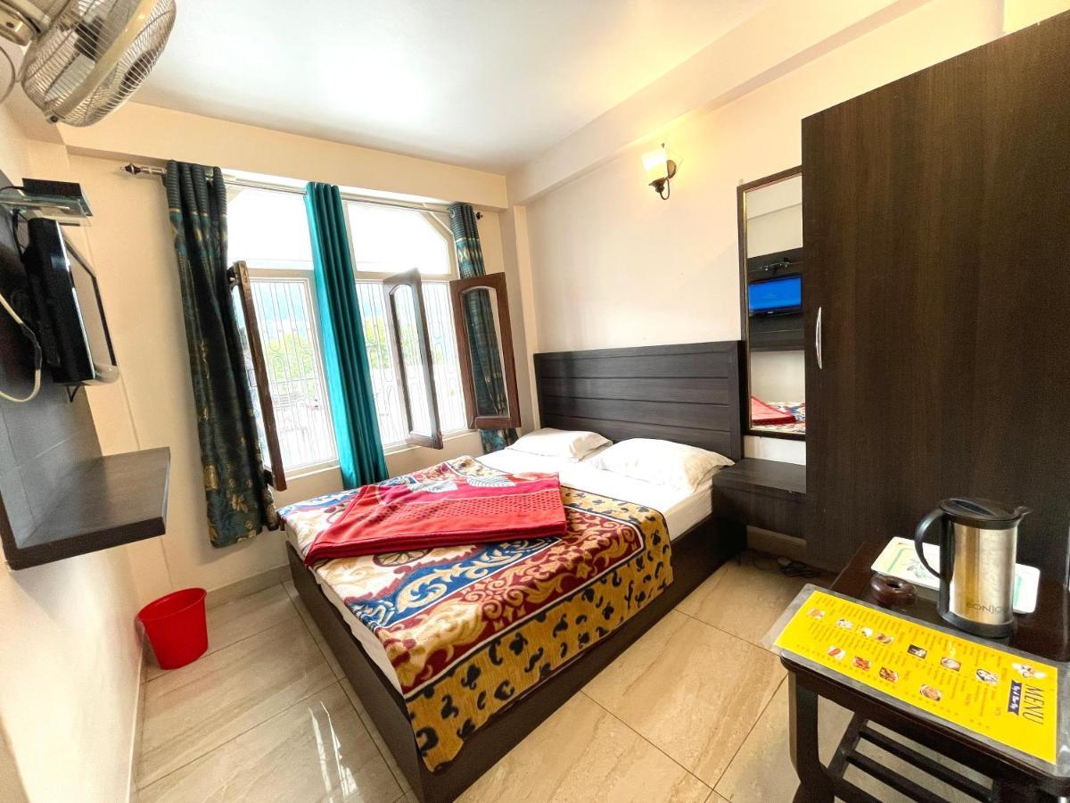 Hotel Prince ! Nainital Mall Road-Prime-Location In-Front-Of-Naini-Lake Hygiene-And-Spacious-Room ภายนอก รูปภาพ