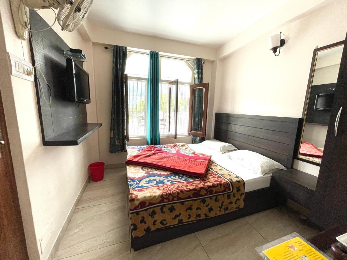 Hotel Prince ! Nainital Mall Road-Prime-Location In-Front-Of-Naini-Lake Hygiene-And-Spacious-Room ภายนอก รูปภาพ