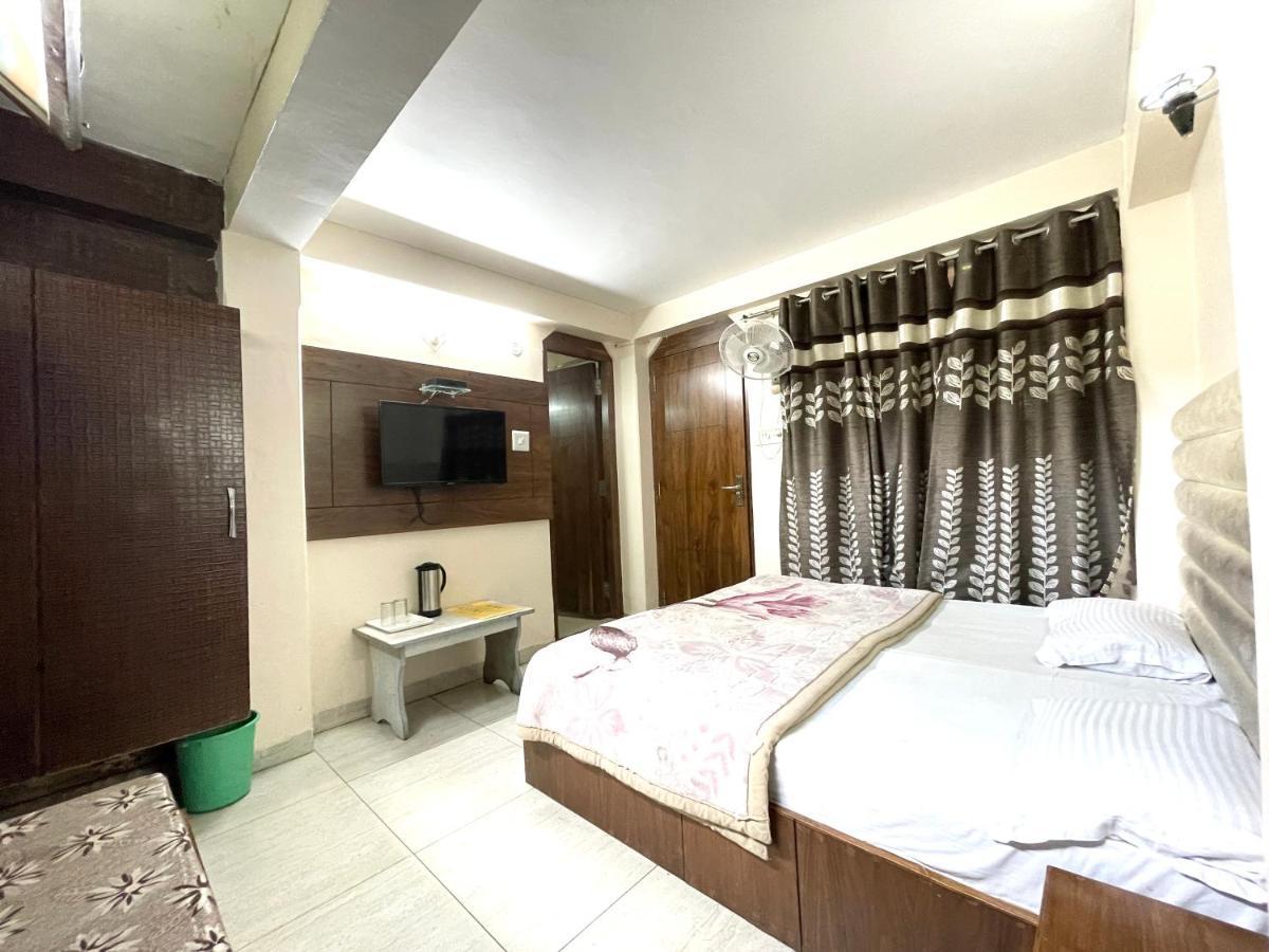 Hotel Prince ! Nainital Mall Road-Prime-Location In-Front-Of-Naini-Lake Hygiene-And-Spacious-Room ภายนอก รูปภาพ