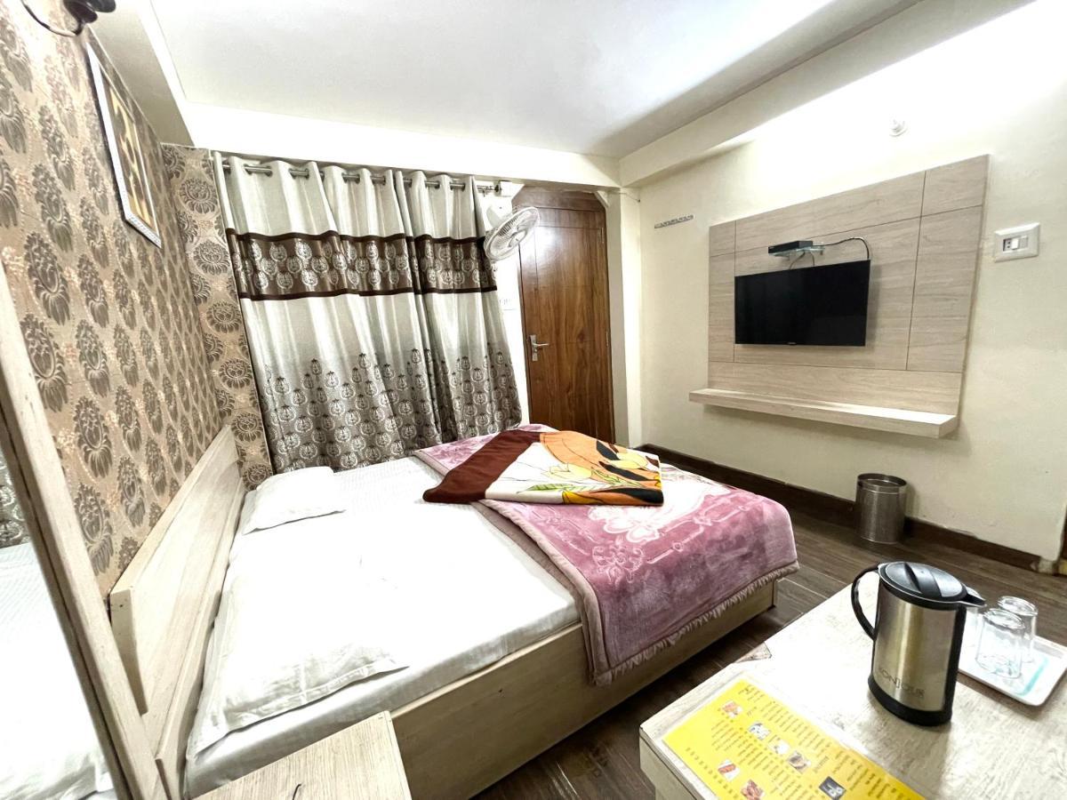 Hotel Prince ! Nainital Mall Road-Prime-Location In-Front-Of-Naini-Lake Hygiene-And-Spacious-Room ภายนอก รูปภาพ