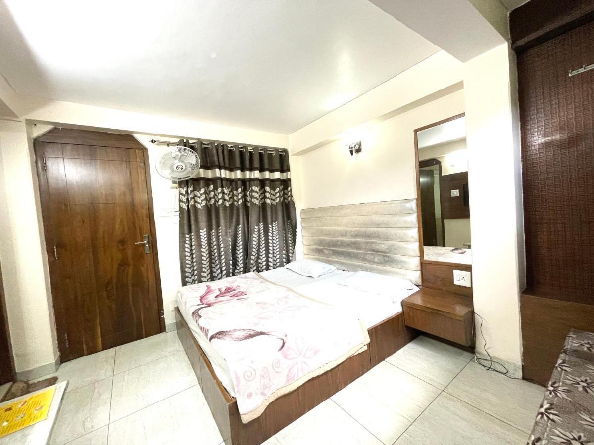 Hotel Prince ! Nainital Mall Road-Prime-Location In-Front-Of-Naini-Lake Hygiene-And-Spacious-Room ภายนอก รูปภาพ