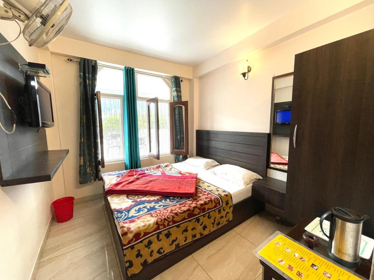 Hotel Prince ! Nainital Mall Road-Prime-Location In-Front-Of-Naini-Lake Hygiene-And-Spacious-Room ภายนอก รูปภาพ